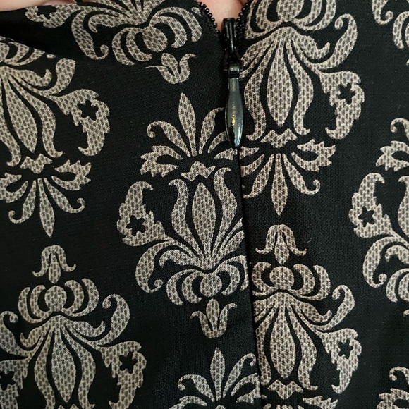 EUC Yellow Star Brand patterned fit & flare sleeveless dress, zip-up, size M - Picture 2 of 6